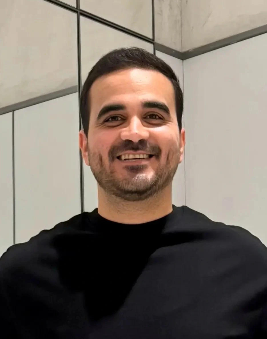 Images showing a guitar, a developer coding, a mosque in Tunisia, a coffee and an astronaut in the desert